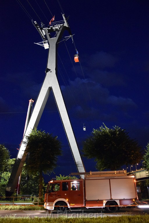 Koelner Seilbahn Gondel blieb haengen Koeln Linksrheinisch P856.JPG - Miklos Laubert